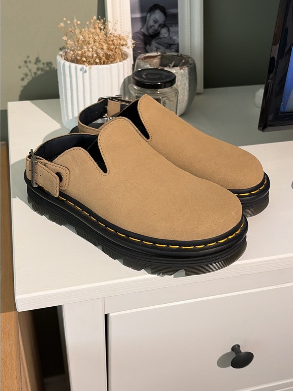 NWOT DR MARTEN ZEBZAG